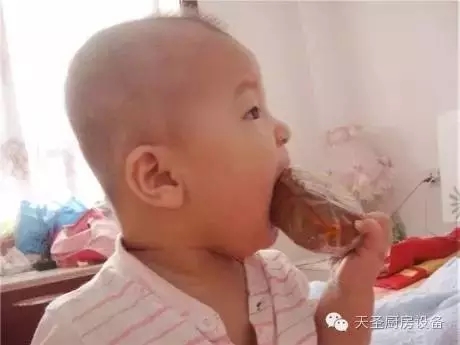 吃月饼